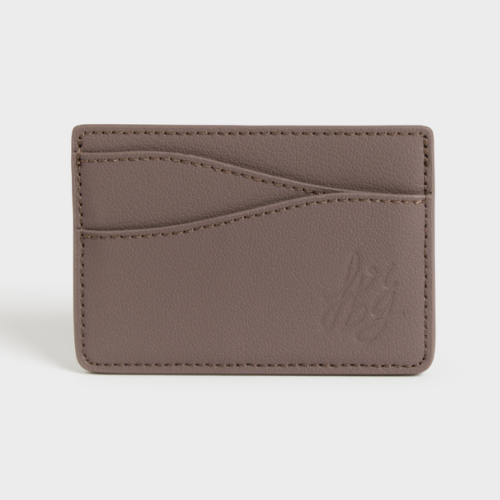 Porte-cartes en cuir taupe avec coutures et logo gravé