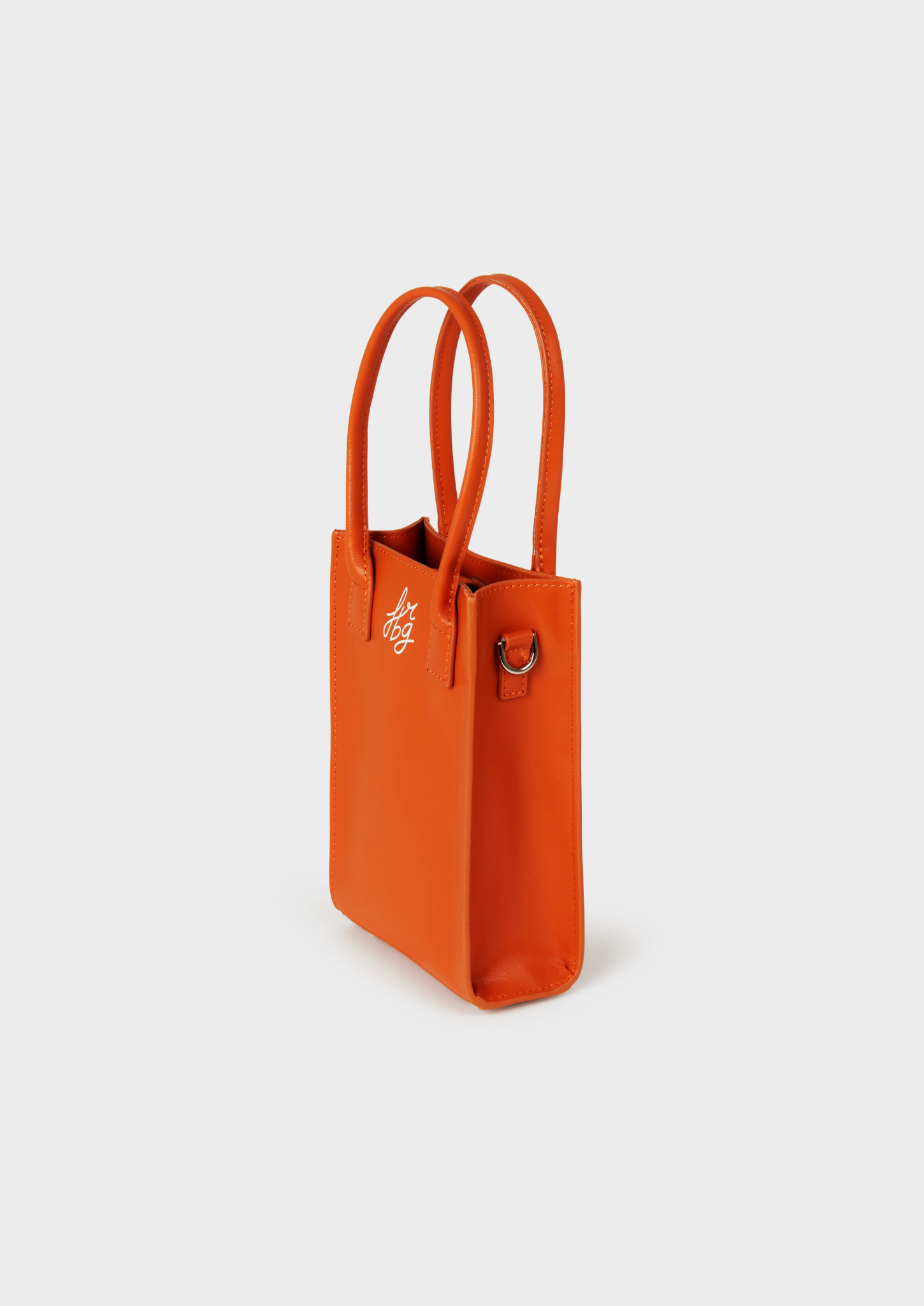 Petit sac orange en cuir avec poignées et logo gravé